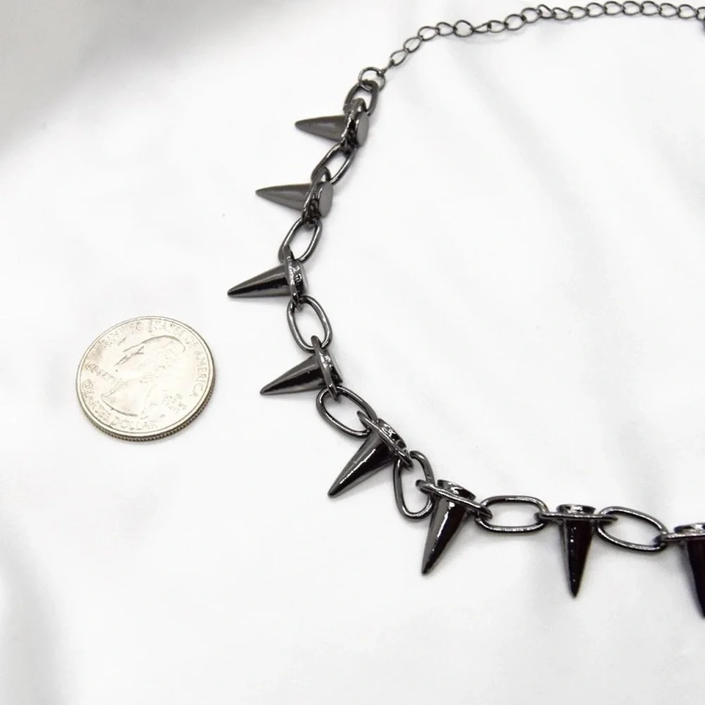 N/A spike necklace